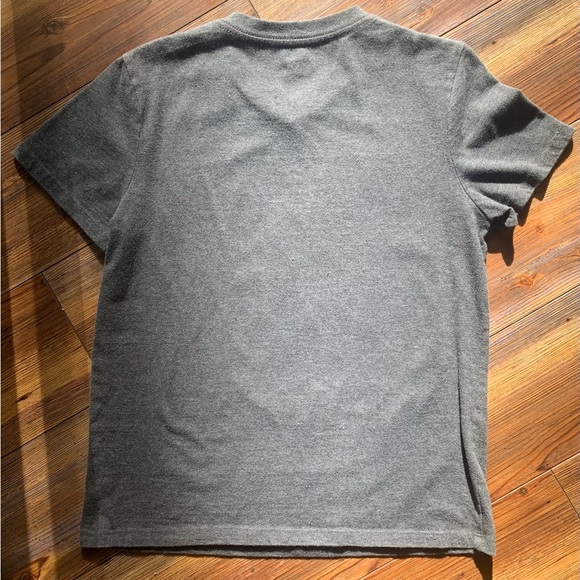 Boys Grey V Neck Epic Threads T Shirt Size Medium - Picture 6 of 7
